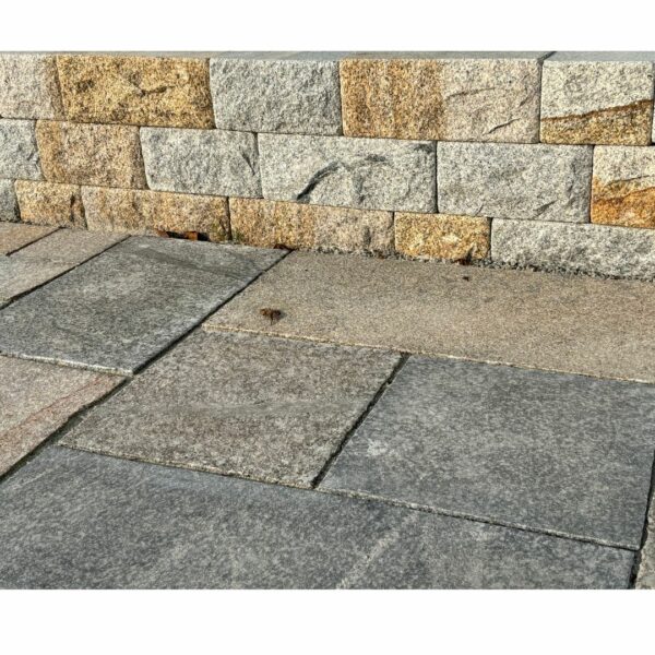 GRANIT ANTIK STANDARD (4-SEITEN GESÄGT) MAUERSTEINE