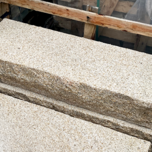 Granit Antik Yellow Blockstufen Naturstein einzeln als Lagerware